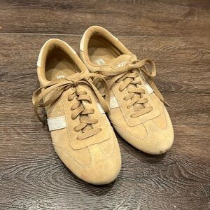 Vintage Steve Madden Suede sneakers